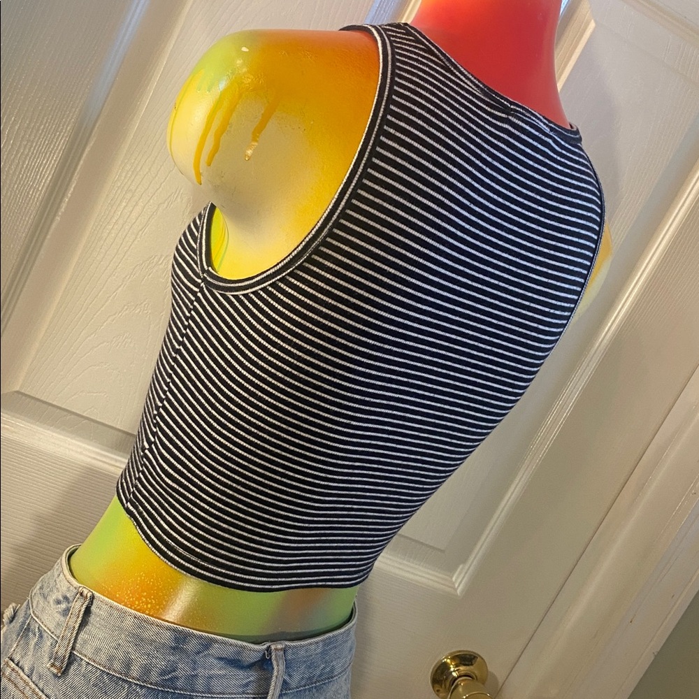 WILD FABLE Black and White Striped Crop Top - Picture 6 of 11